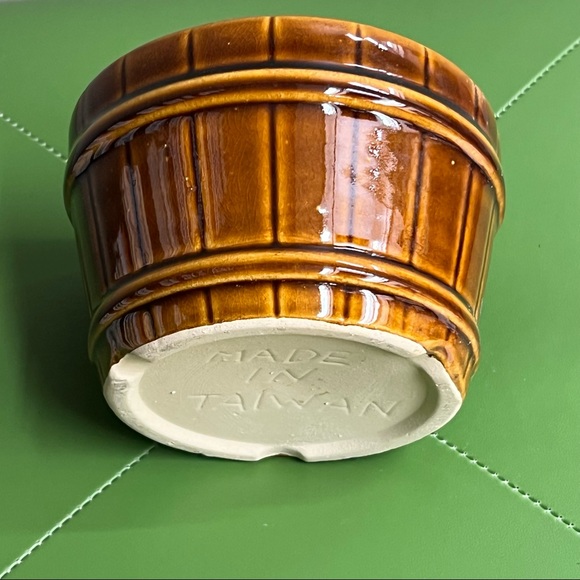 VINTAGE Pottery Barrel Planter Made in Taiwan - Picture 3 of 11